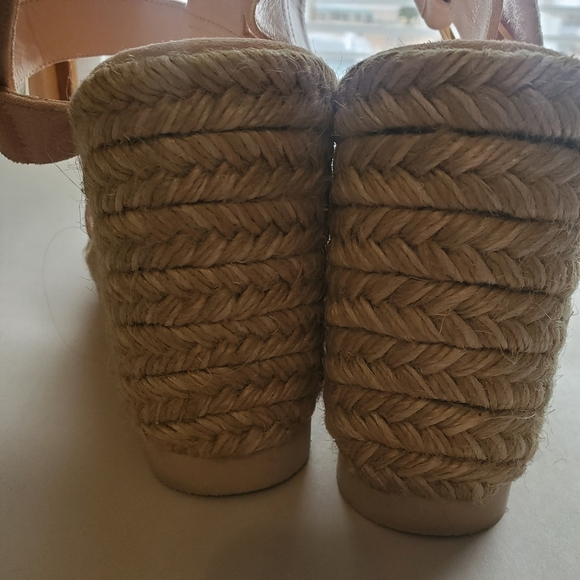 Good American Sz 9. Light Pink  Espadrillle Wedge Sandal. Woven Gold Trim - Picture 6 of 9